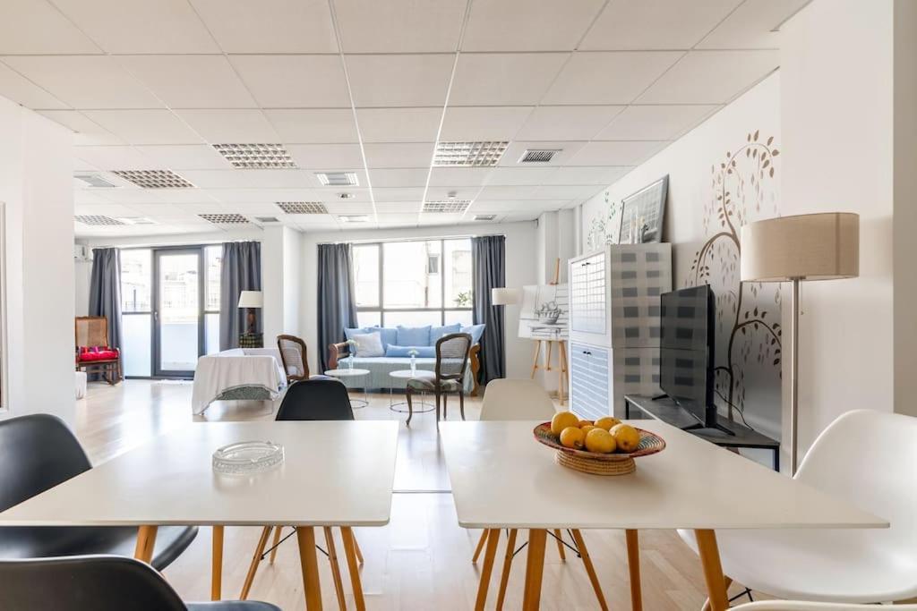 Downtown Spacious Loft Just 3 Minutes From Centre 公寓 *