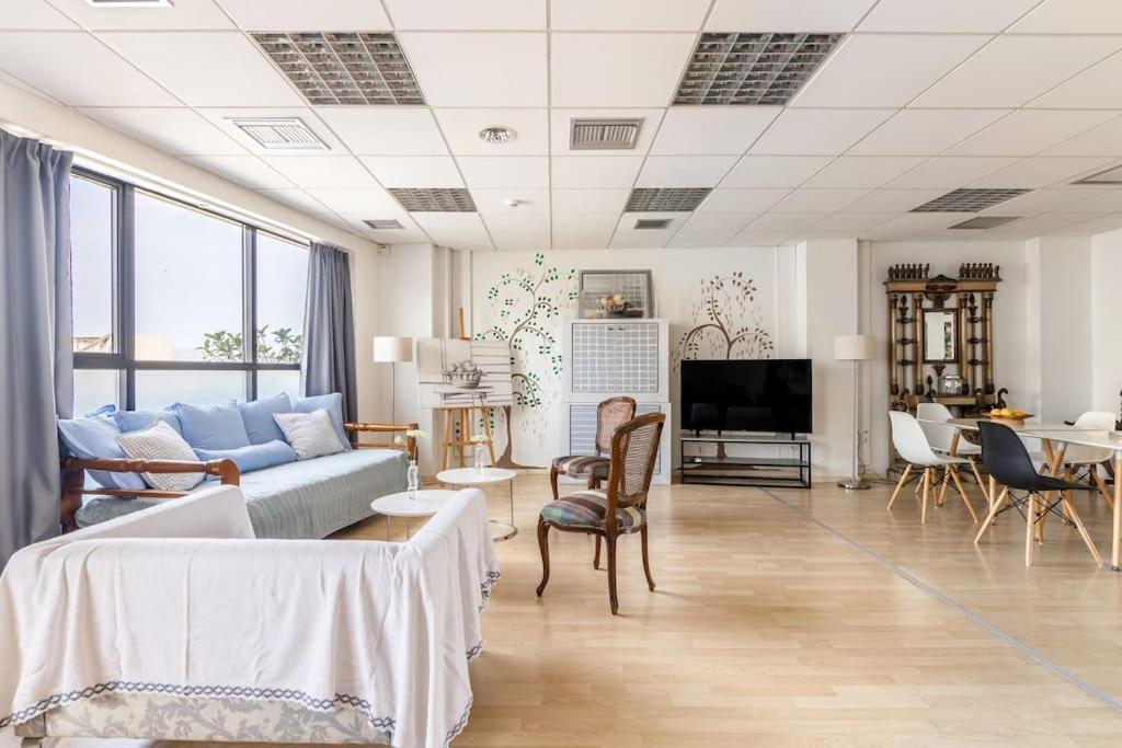 Downtown Spacious Loft Just 3 Minutes From Centre